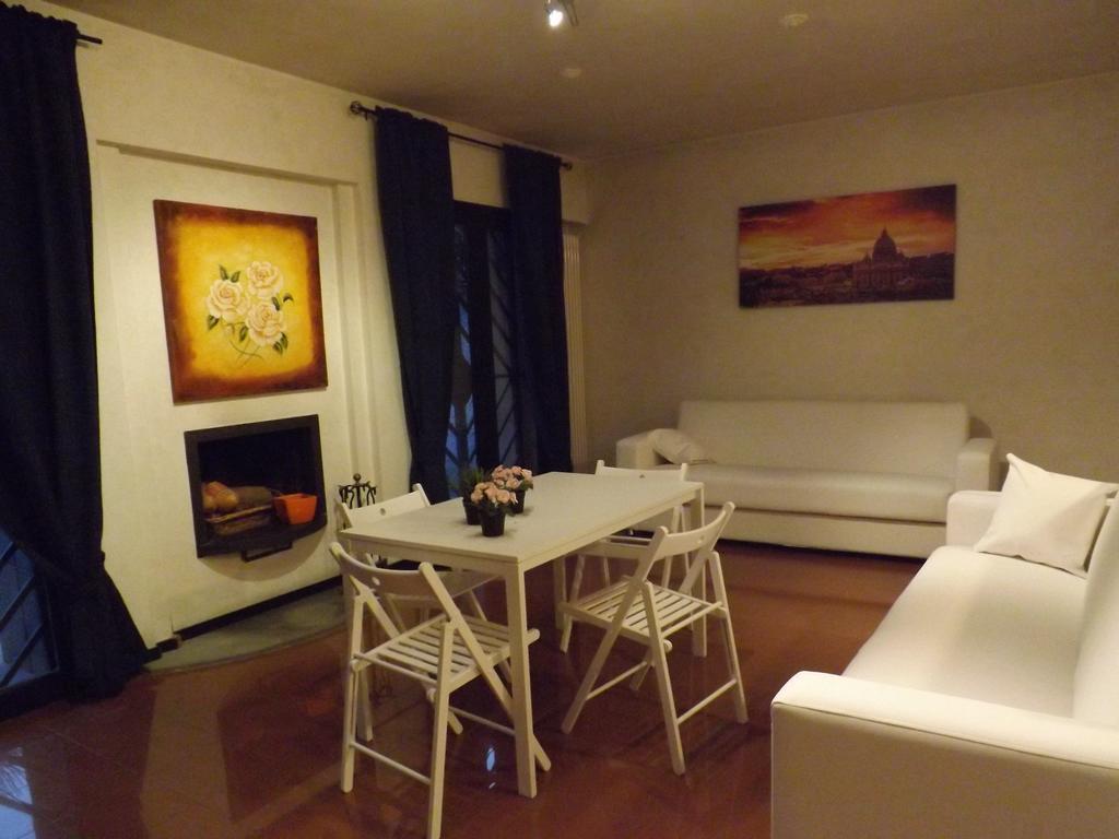 Madame Butterfly Hotel Ciampino Bilik gambar